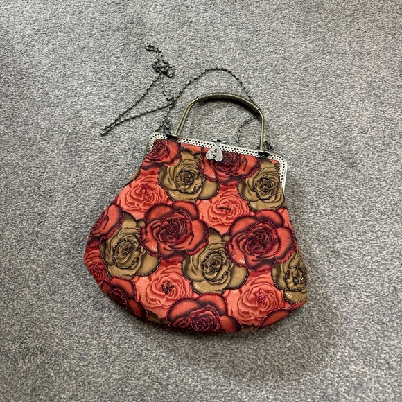 Unique Vintage Chic Floral Embroidered Handbag with Metal Frame - Picture 2 of 8